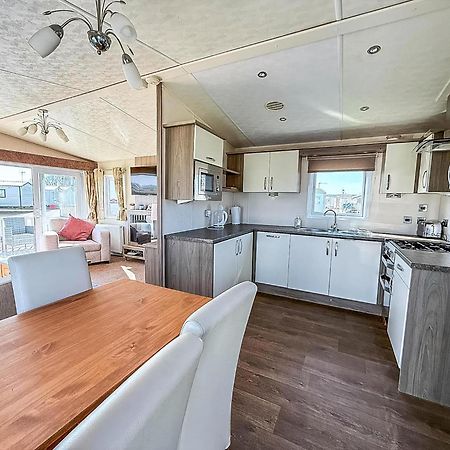 Beautiful Caravan With Decking Wifi At St Osyth Beach Holiday Park Ref 28077Dw Clacton-on-Sea Εξωτερικό φωτογραφία