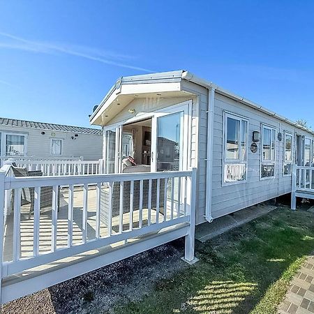 Beautiful Caravan With Decking Wifi At St Osyth Beach Holiday Park Ref 28077Dw Clacton-on-Sea Εξωτερικό φωτογραφία