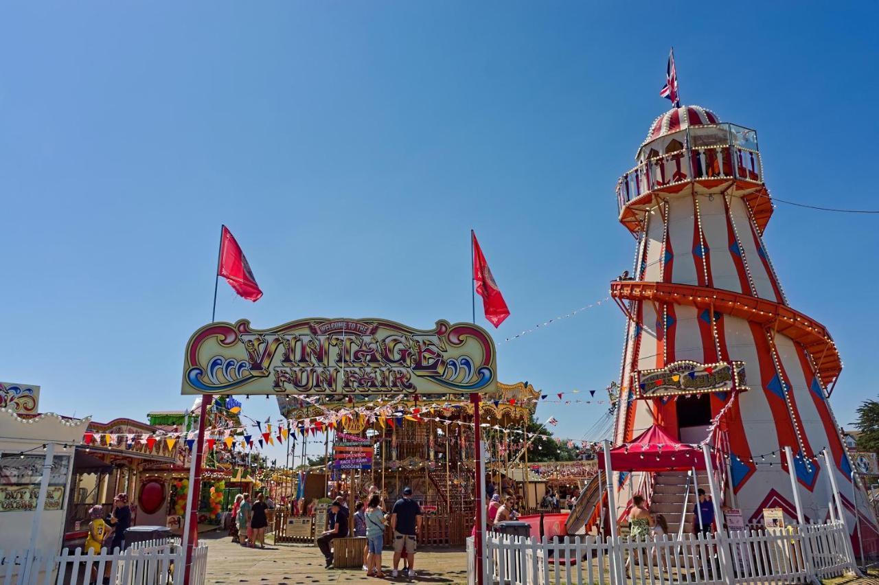 Beautiful Caravan With Decking Wifi At St Osyth Beach Holiday Park Ref 28077Dw Clacton-on-Sea Εξωτερικό φωτογραφία