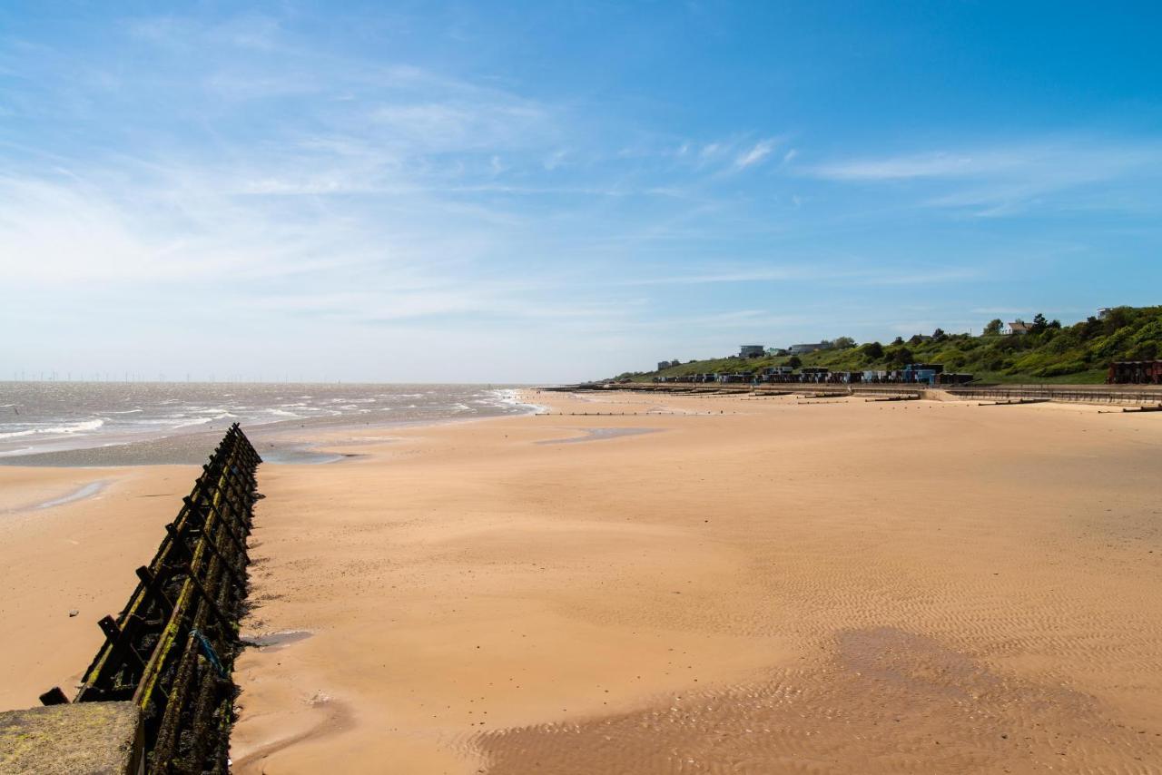 Beautiful Caravan With Decking Wifi At St Osyth Beach Holiday Park Ref 28077Dw Clacton-on-Sea Εξωτερικό φωτογραφία