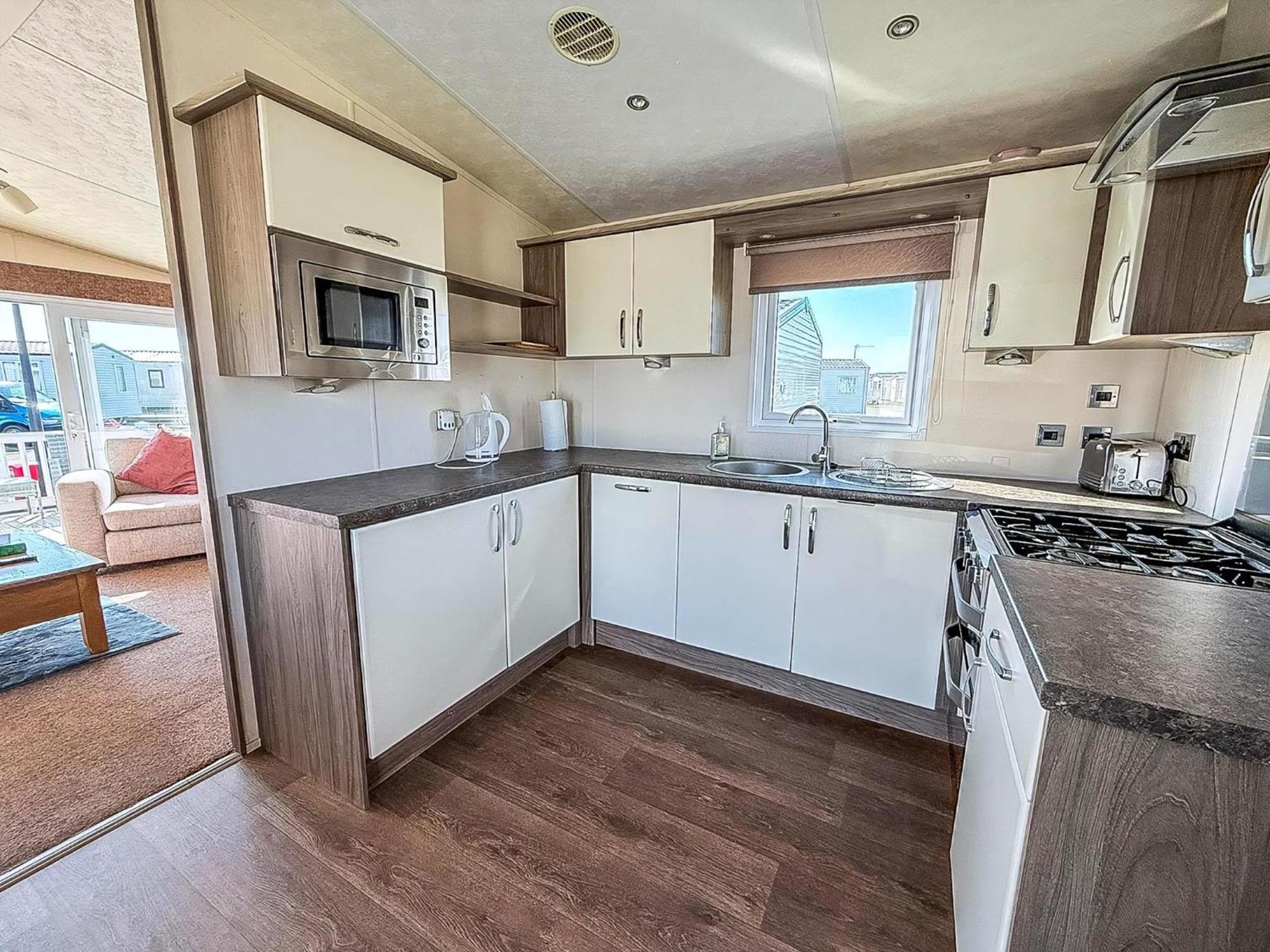 Beautiful Caravan With Decking Wifi At St Osyth Beach Holiday Park Ref 28077Dw Clacton-on-Sea Εξωτερικό φωτογραφία
