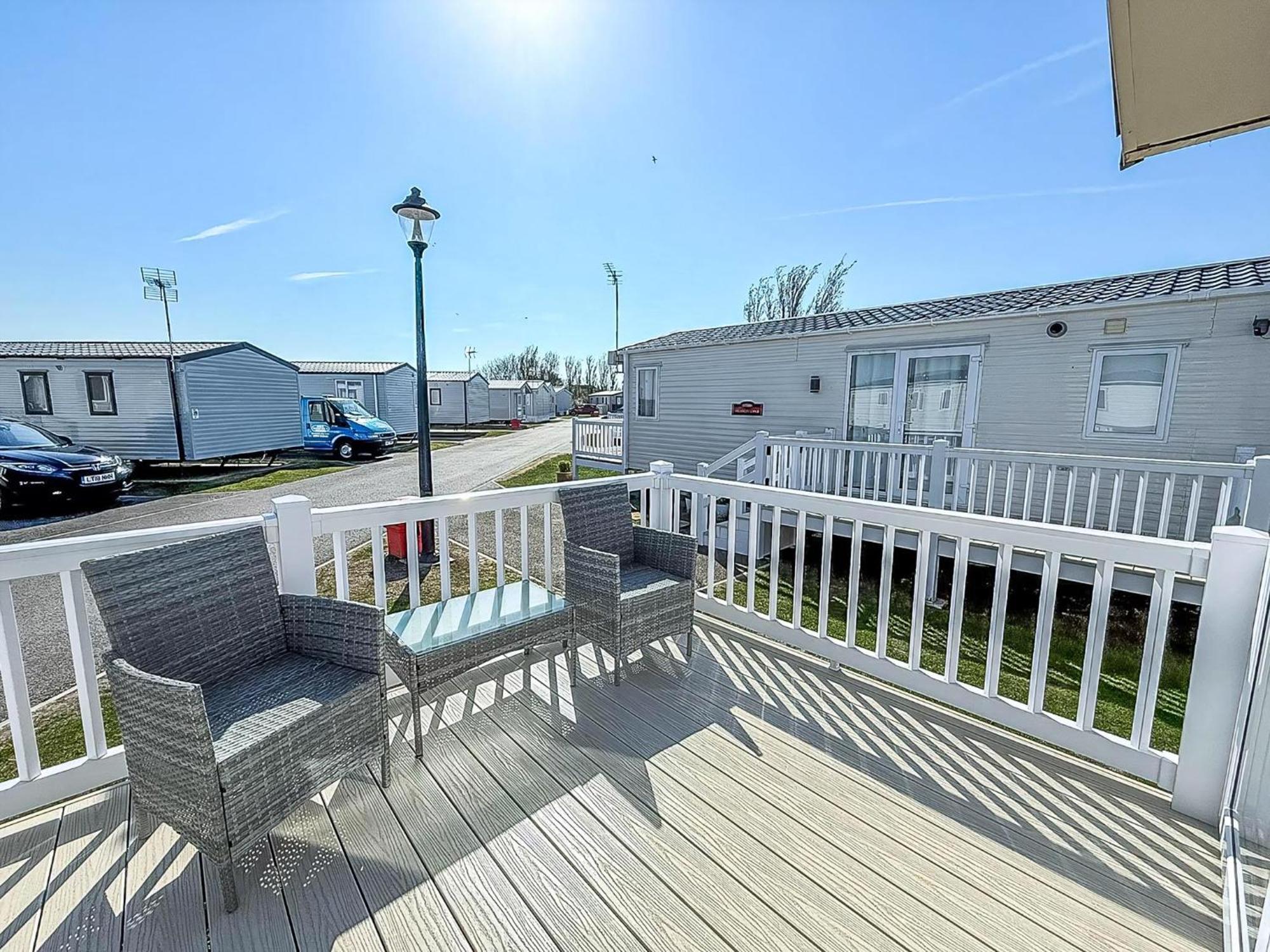 Beautiful Caravan With Decking Wifi At St Osyth Beach Holiday Park Ref 28077Dw Clacton-on-Sea Εξωτερικό φωτογραφία