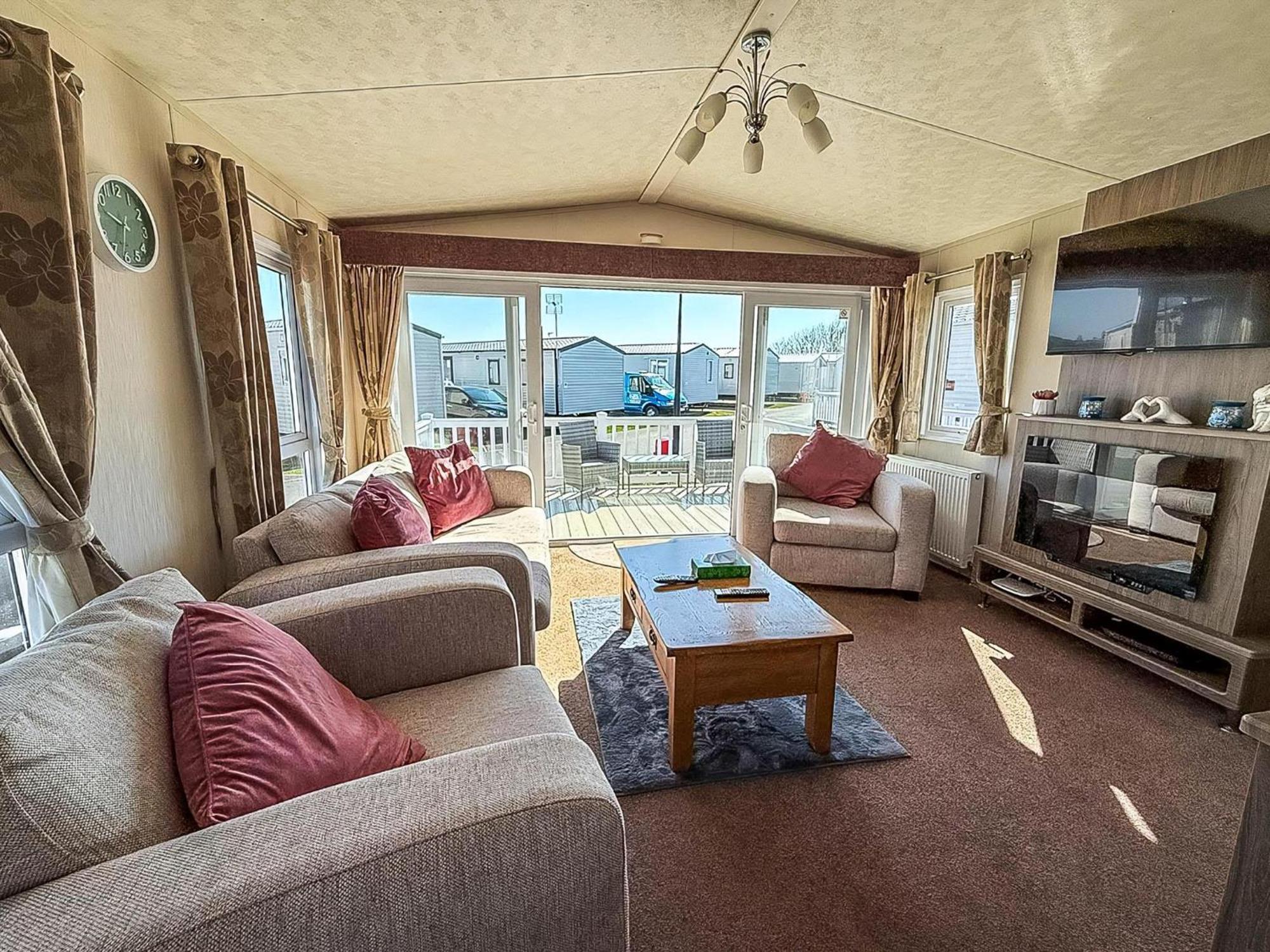 Beautiful Caravan With Decking Wifi At St Osyth Beach Holiday Park Ref 28077Dw Clacton-on-Sea Εξωτερικό φωτογραφία