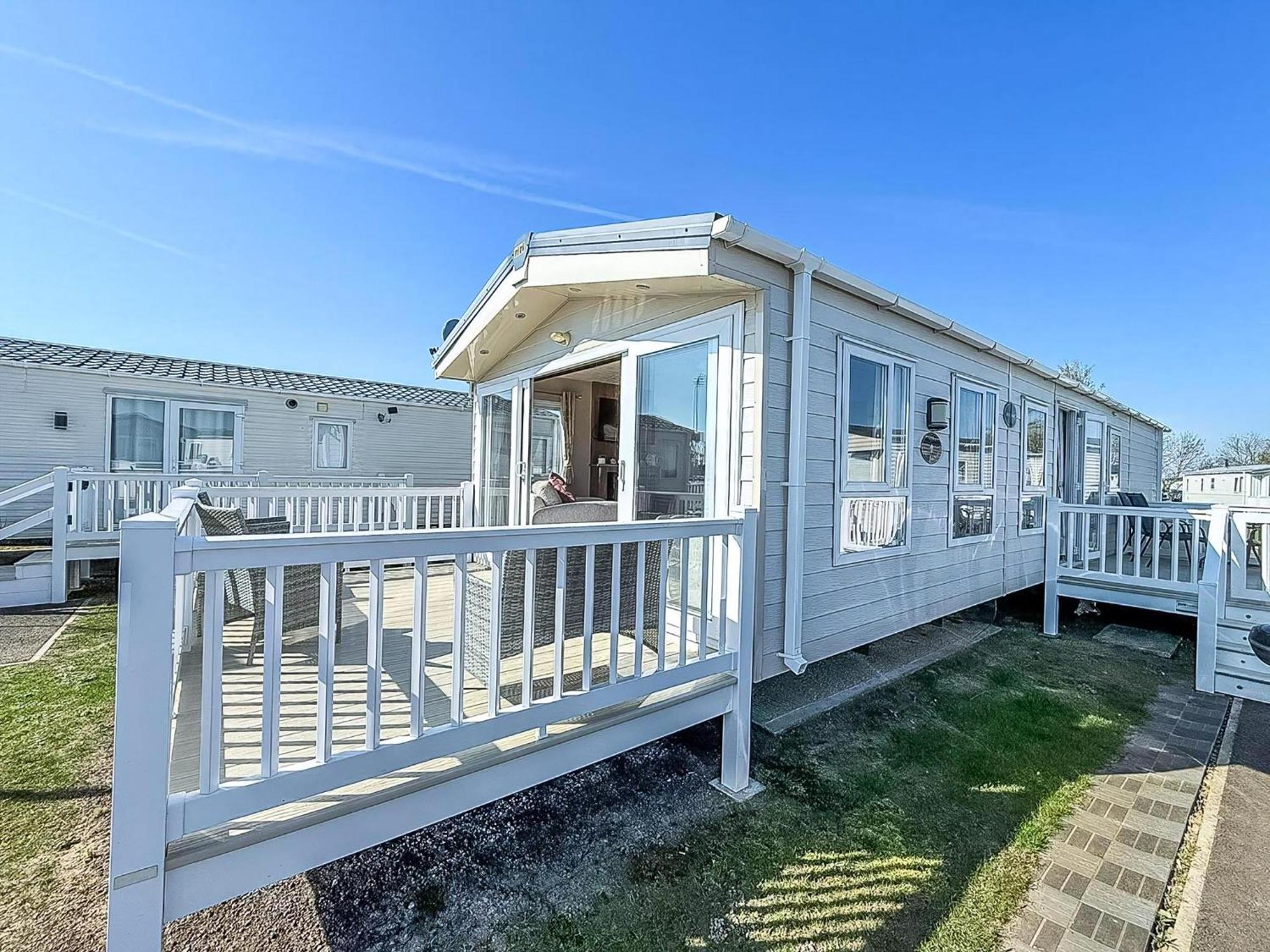 Beautiful Caravan With Decking Wifi At St Osyth Beach Holiday Park Ref 28077Dw Clacton-on-Sea Εξωτερικό φωτογραφία